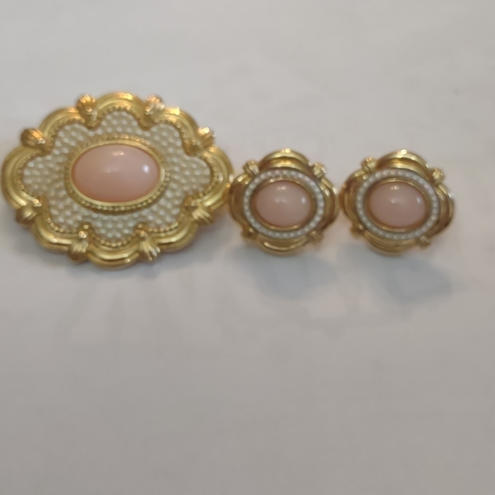 Vintage Pink Cabochon Brooch & Clip On Earrings Set Gold Tone Retro Costume
